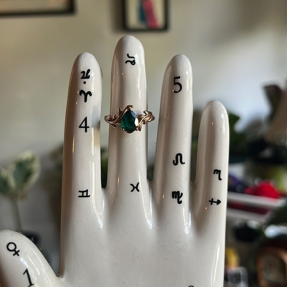 14ct gold emerald engagement ring - Picture 1 of 6